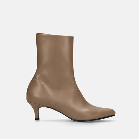 ラストワン30%OFF:ポインテッドトゥ ショートブーツ(5736)ダークグレージュ/mamian(マミアン)