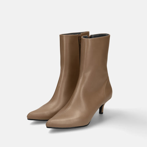 ラストワン30%OFF:ポインテッドトゥ ショートブーツ(5736)ダークグレージュ/mamian(マミアン)