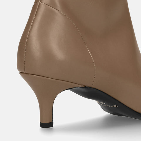 ラストワン30%OFF:ポインテッドトゥ ショートブーツ(5736)ダークグレージュ/mamian(マミアン)