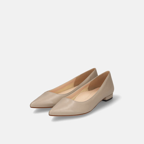 2025AW:iCoN COLORS:ポインテッドトゥ スムース フラットシューズ(C20143)グレージュ/mamian(マミアン)