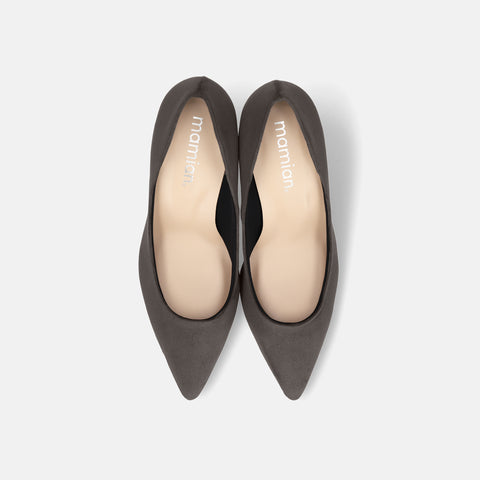 予約:2025AW:ポインテッドトゥ スエードパンプス(S7610)チャコールS/mamian(マミアン)