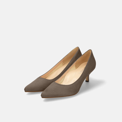 15% OFF: 2024SS: iCoN COLORS: Pointed toe suede pumps (C57172) Greige S